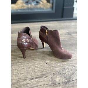 Vince Camuto Brown Suede Leather‎ Ankle Booties Gold Accent Size 6M NWOB